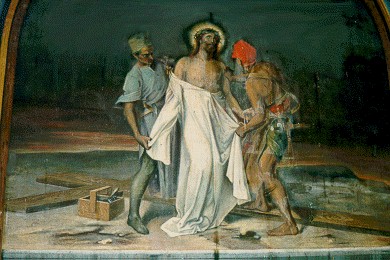 10 Jesús es despojado de sus vestiduras.